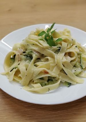Fokhagymás-cukkinis tagliatelle 🥒🍝🍽️ recept fotója