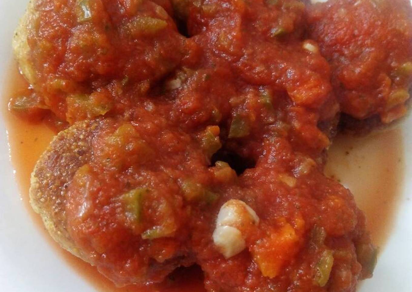 Albóndigas de pollo y berenjena en salsa