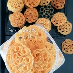 A picture of Beehive Cookies (Rose Cookies).
