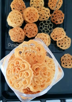 A picture of Beehive Cookies (Rose Cookies).