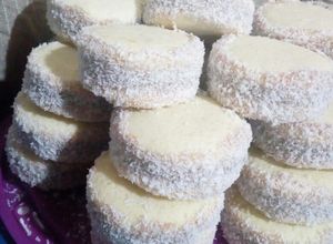 Una foto de Alfajores de maizena fácil rápido económico!