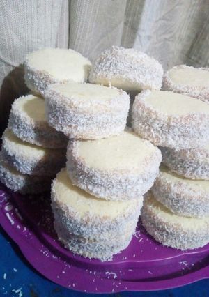 Una foto de Alfajores de maizena fácil rápido económico!