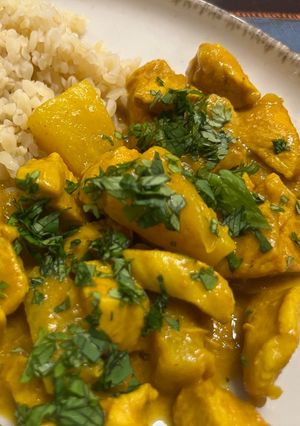 Kókuszos ananászos csirke curry recept fotója