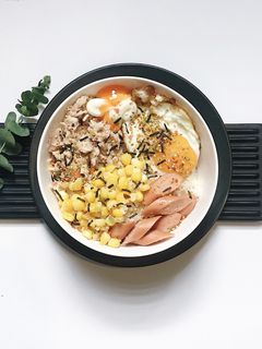 Hình của món Cơm trộn Hàn Quốc.
