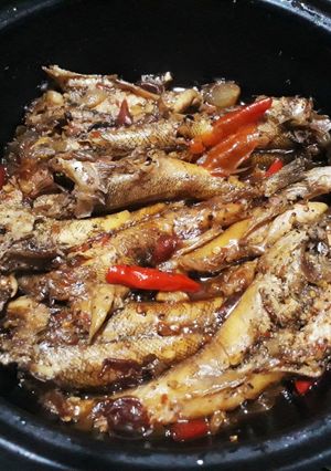 Hình của món Cá chai trứng kho tiêu.