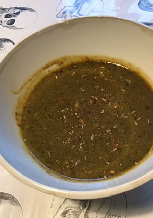 Une photo de Sauce pesto de céleri et moutarde aux épices italiennes