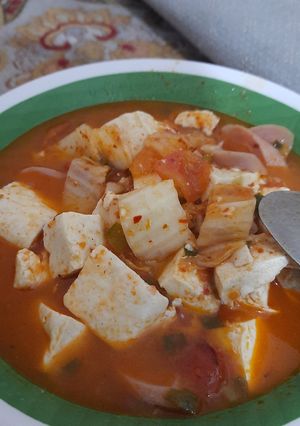 Foto resep Tahu dan sawi kuah merah