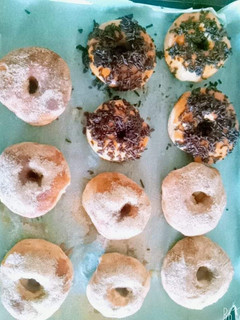 Φωτογραφία της συνταγής Σπιτικά donuts φούρνου με ζάχαρη-κανέλα και τρούφα για επικάλυψη!