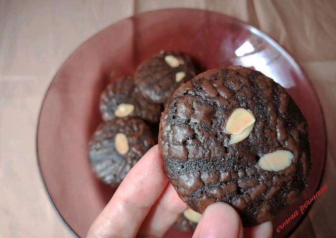 Brownie cookies with shiny crust