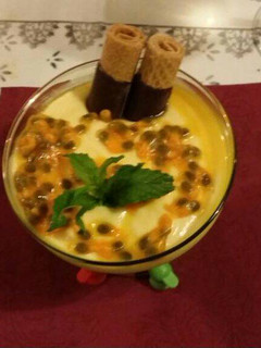 Una foto de Mousse de maracuyá