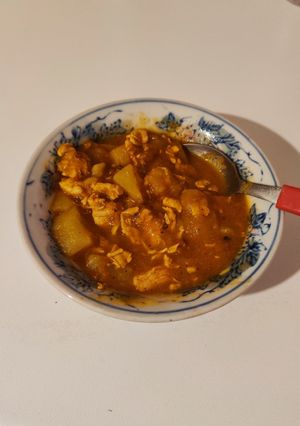 Una foto de Guiso de patatas con pollo
