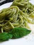 Sos pesto făcut în casă cu spaghetti