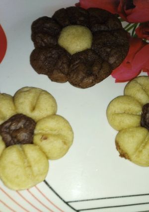 A picture of Flowers cookies.