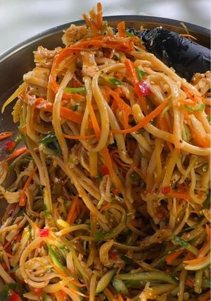 A picture of Chinese Chicken Noodle Salad 鸡丝凉拌面.