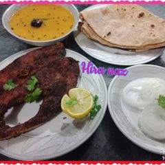 A picture of Fry fish, Mung aur masoor ki daal aur Roti.
