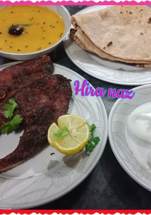A picture of Fry fish, Mung aur masoor ki daal aur Roti.