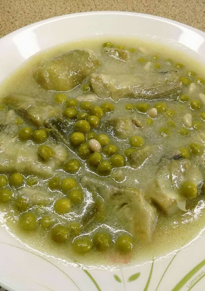 Una foto de Alcachofas con guisantes