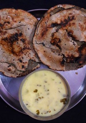 बाजरे की रोटी (bajre ki roti recipe in Hindi) रेसिपी मुख्य फोटो