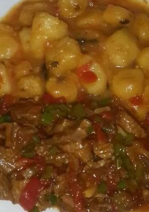 A picture of Beef stew and matoke.