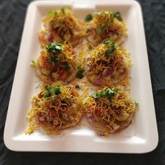 A picture of Sev puri.