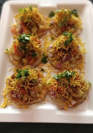 A picture of Sev puri.