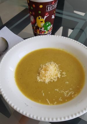 Una foto de Crema de coliflor con queso