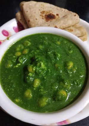 A picture of Palak corn paneer.