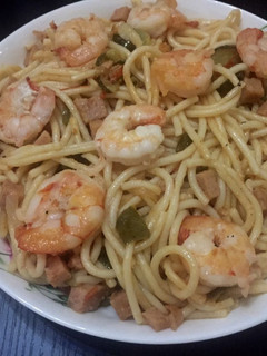 Una foto de Spaguetti con camarones