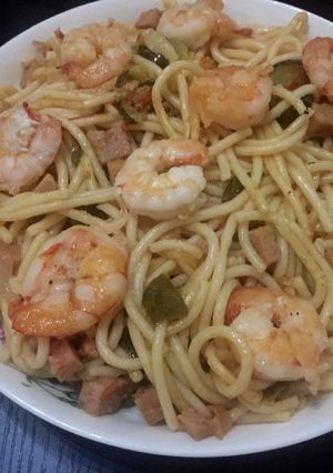 Una foto de Spaguetti con camarones 