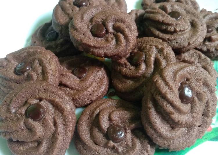 Kue semprit coklat