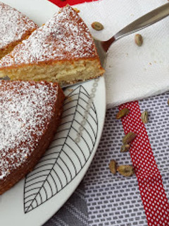 A picture of Nutty cinnamon-orange cake.