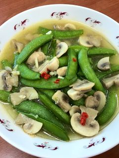 👩🏻🍳甜豆炒蘑菇 的食譜成品照片