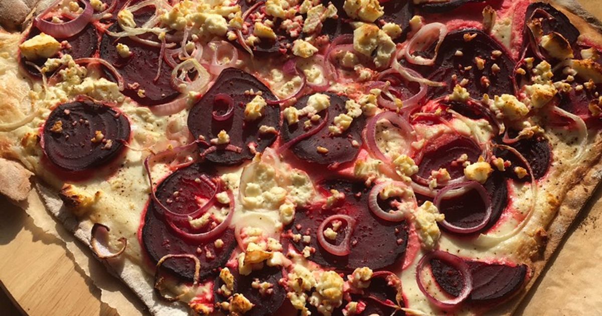 Flammkuchen Mit Roter Beete, Feta Und Meerettich Rezept von Sophie V ... Flammkuchen Mit Roter Beete, Feta Und Meerettich Rezept von Sophie V ...