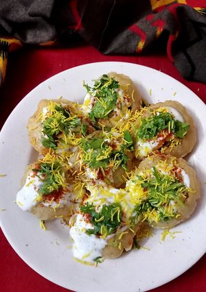 દહીં પૂરી (Dahi Poori Recipe In Gujarati) રેસીપી મુખ્ય ફોટો
