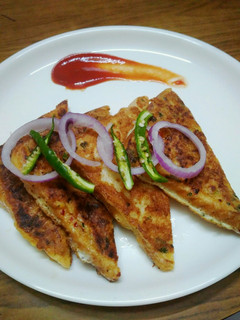 भाजी मसाला अंडा फ्रेंच टोस्ट (bhaji masala anda french toast recipe in Hindi) रेसिपी मुख्य फोटो