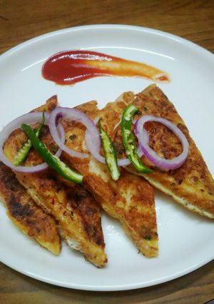 भाजी मसाला अंडा फ्रेंच टोस्ट (bhaji masala anda french toast recipe in Hindi) रेसिपी मुख्य फोटो