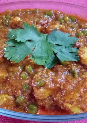 A picture of Shahi Matar Paneer.