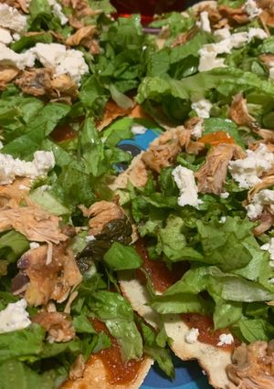 Una foto de Tostadas de pollo