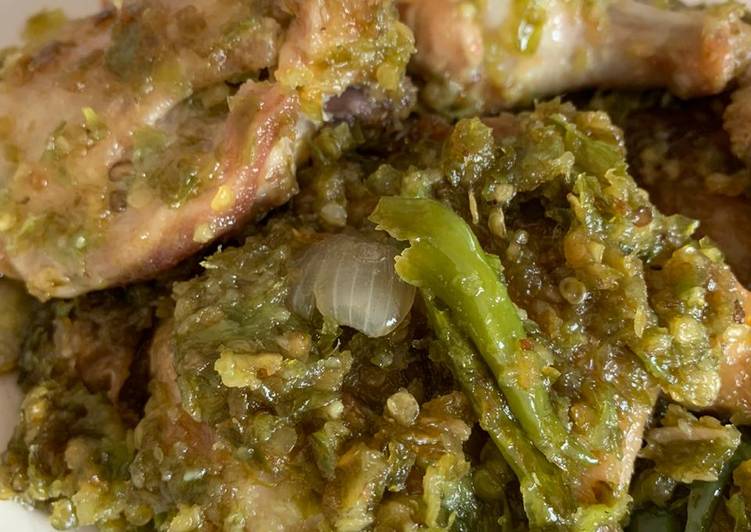 Ayam goreng cabe ijo minimalis dan tetep enak! Hubby approved π