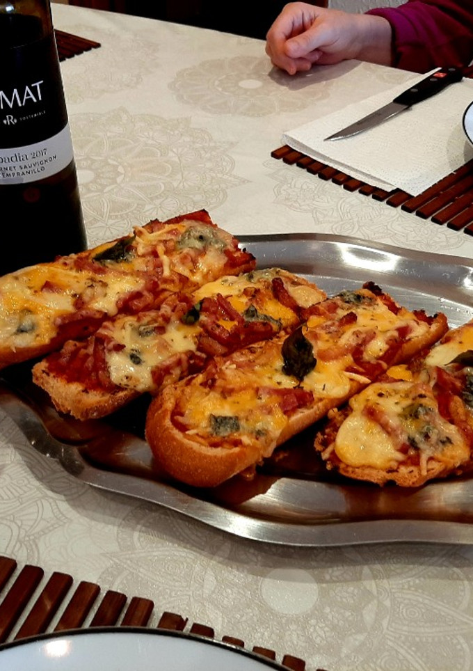 Una foto de Paninis de 7 Quesos y Bacon