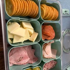 A picture of Snackle box Lunchable.