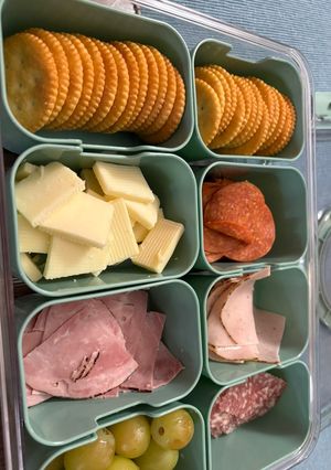 A picture of Snackle box Lunchable.