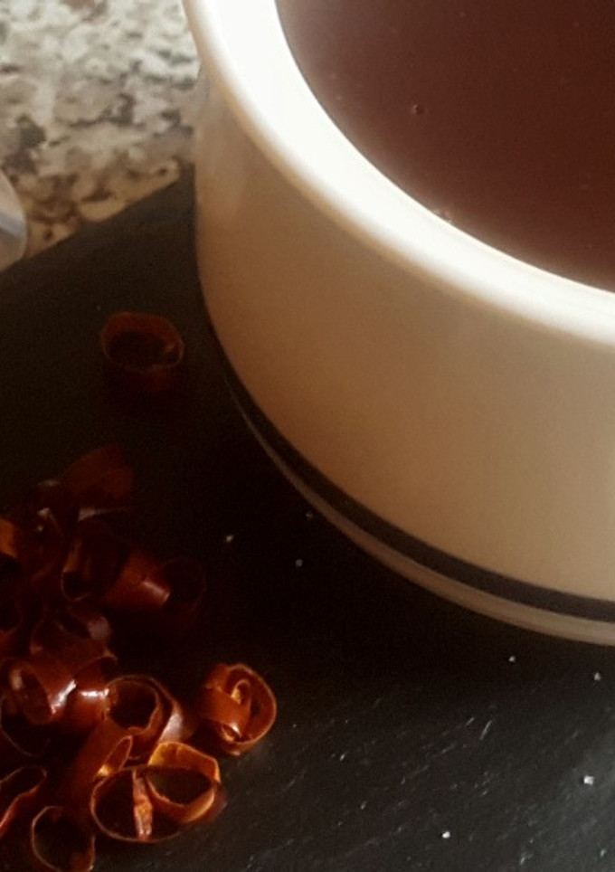 Una foto de Chocolate a la taza con guindilla