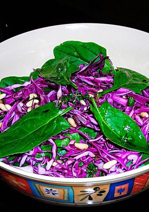Una foto de Ensalada de col lombarda - veggie