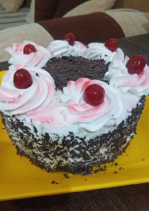 A picture of Very Easy Black Forest Cake Decoration.
