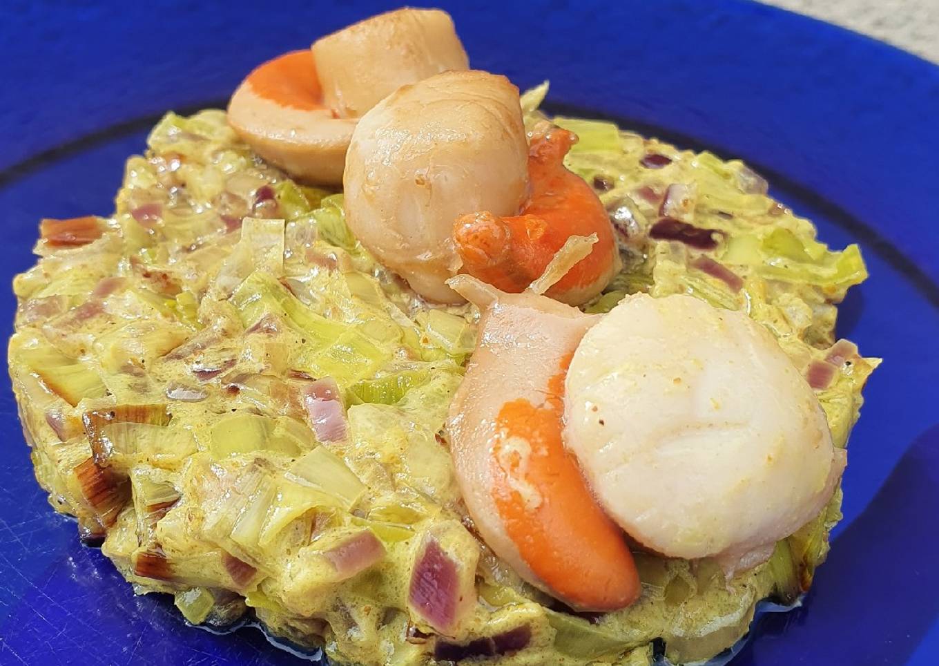 Fondue de poireau sauce masala doux et noix de saint-Jacques