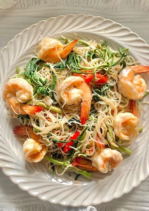 รูปของ หมี่ผัดกระเฉดกุ้งสด สูตรคลีน