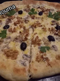 صورة لوصفة بيتزا بصلصة بيضاء