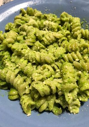 Una foto de Fideos con pesto de perejil 🌿