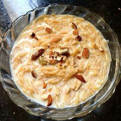 A picture of Sheer khurma.